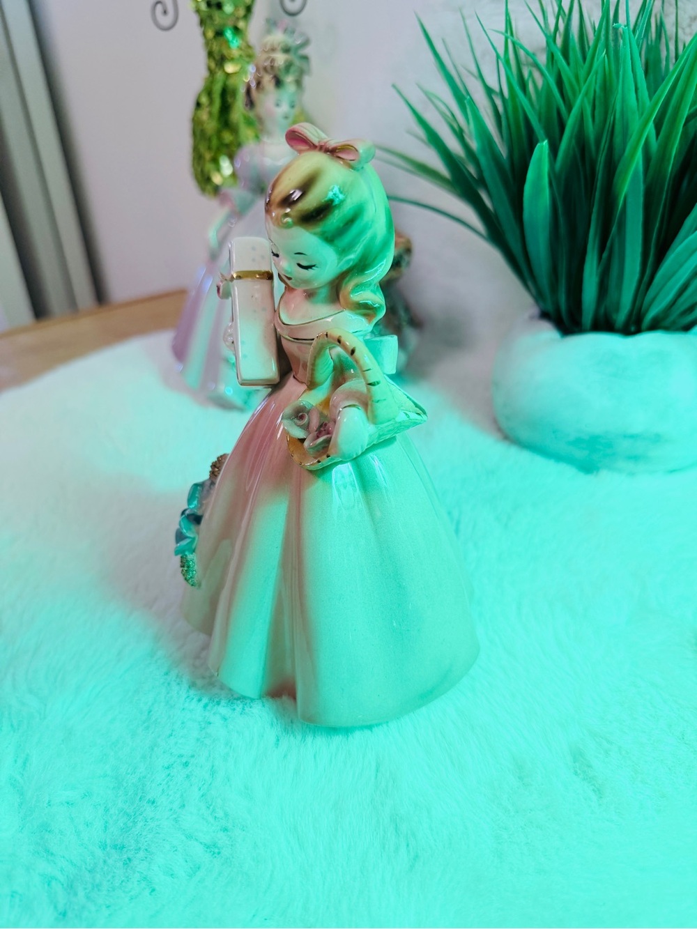 Josef’s Originals Vintage Porcelain Figurine in Mint Condition 💞 - Picture 3 of 4